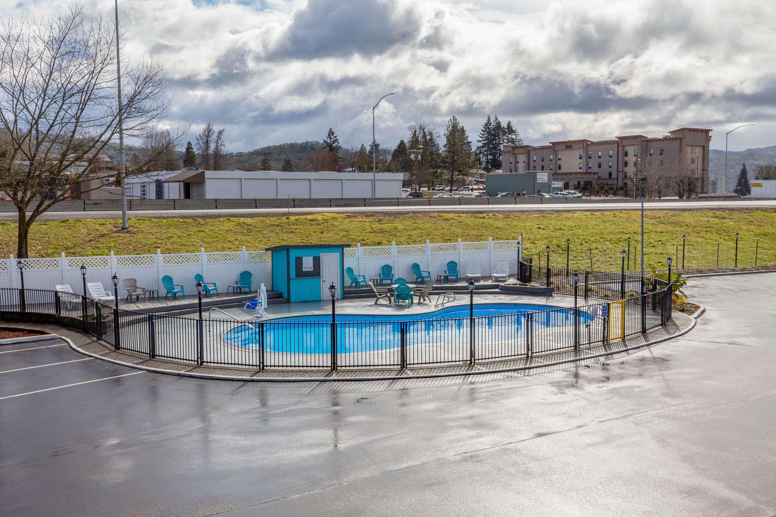 Rosewood & 3* Roseburg